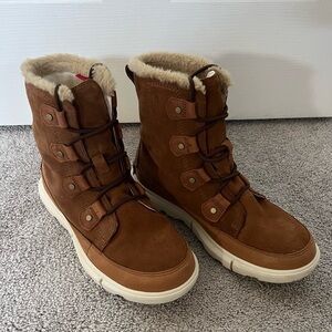 Sorel Women's Explorer II Joan Cozy Boot  size 8